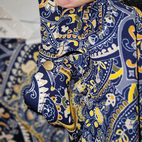 Host Pick V Neck Long Sleeve Blouse 4X Navy Paisley - Picture 3 of 5